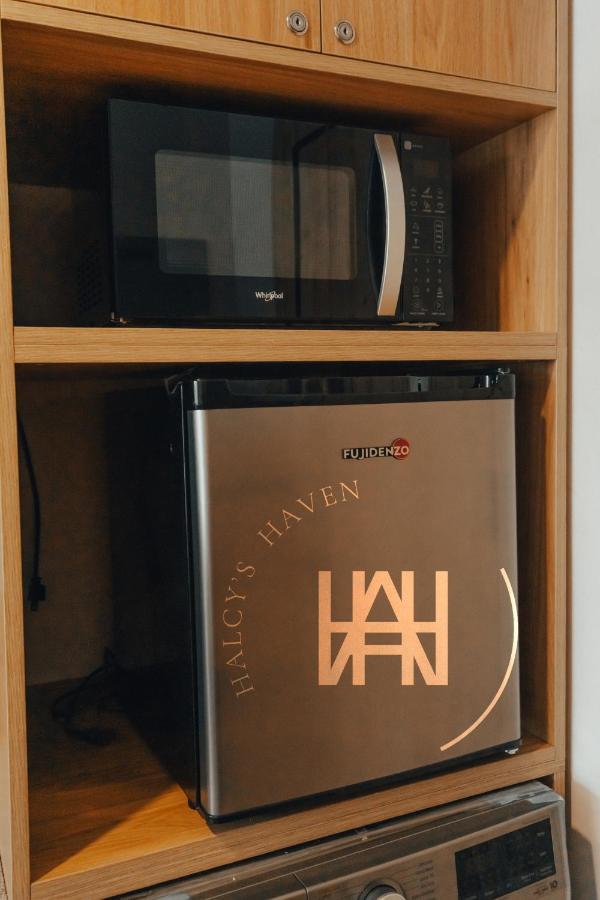 Halcy'S Haven, Studio Condo At The Heart Of Davao City Esterno foto